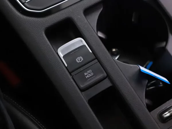 Photo 22 of 37 of WVWZZZ3HZJE515000 Volkswagen Arteon 1.5 TSI DSG R-Line