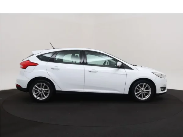 Photo 23 of 25 of WF05XXGCC5JT14065 Ford Focus 1.0 Lease Edition Navi