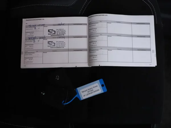 Photo 23 of 28 of VF1JZD6J651900354 Renault Scénic Xmod 1.2 TCe Bose Alcantare