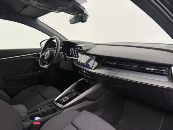 Photo 23 of 28 of WAUZZZGY2MA016341 Audi A3 Sportback 35 TFSI edition one 5-drs Hatchb.