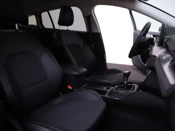 Photo 23 of 29 of WF0PXXGCHPKY79662 Ford FOCUS Wagon 1.0 EcoBoost Titanium Business 5-drs Combi