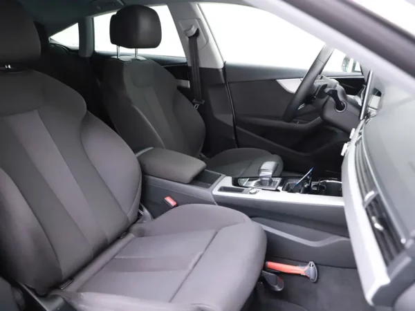 Photo 23 of 30 of WAUZZZF58LA021775 Audi A5 Sportback 40 TFSI Aut. Launch edition Business LED