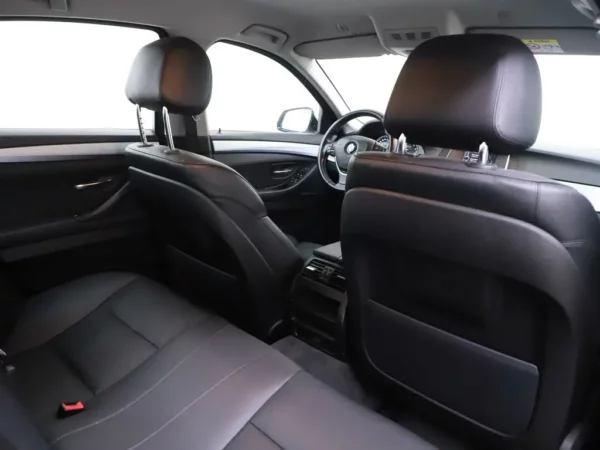 Photo 23 of 30 of WBA5A31080D744552 BMW 5 Serie 520i Aut. Last Minute Edition 4-drs Sedan