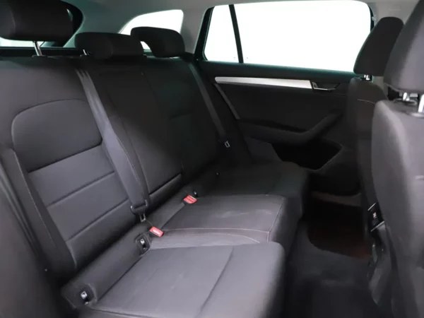 Photo 23 of 32 of TMBJB9NP1J7551832 Skoda Superb Combi 1.4 DSG TSI ACT Ambition Business 5-drs Combi