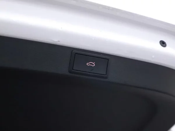 Photo 23 of 33 of TMBJP8NX0RY146191 Skoda Octavia Combi 1.0 TSI Business Edition