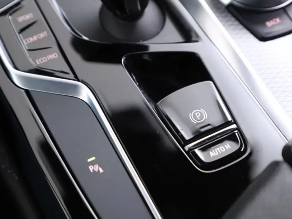 Photo 23 of 33 of WBAJR110X0WW57722 BMW 5 Serie 520i High Executive Edition (4-drs Sedan)