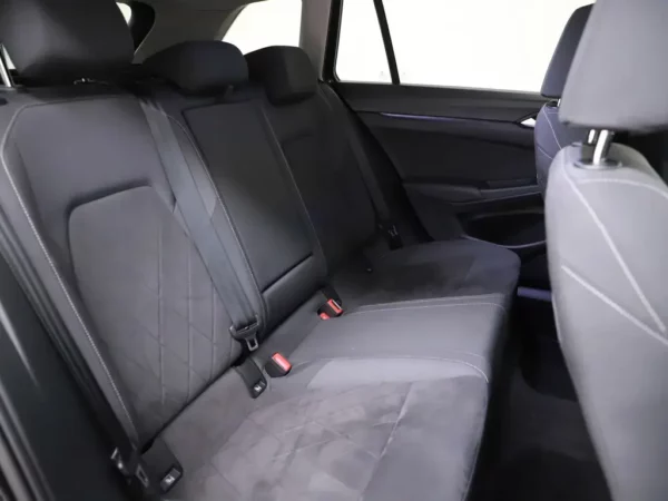 Photo 23 of 33 of WVWZZZCD2PW528663 Volkswagen GOLF Variant 1.0 eTSI Life Business