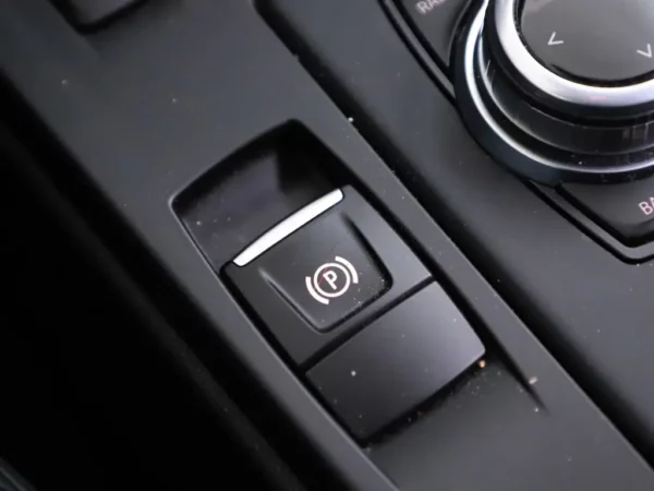 Photo 23 of 34 of WBAHS110605H03722 BMW X1 sDrive18i Aut. High Executive LED