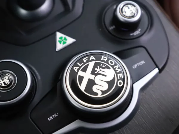 Photo 23 of 41 of ZARFAHBN5J7C00212 Alfa Romeo Stelvio 2.0 T AWD Special Edition 5-drs SUV