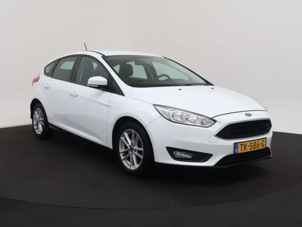 Photo 24 of 25 of WF05XXGCC5JT14065 Ford Focus 1.0 Lease Edition Navi