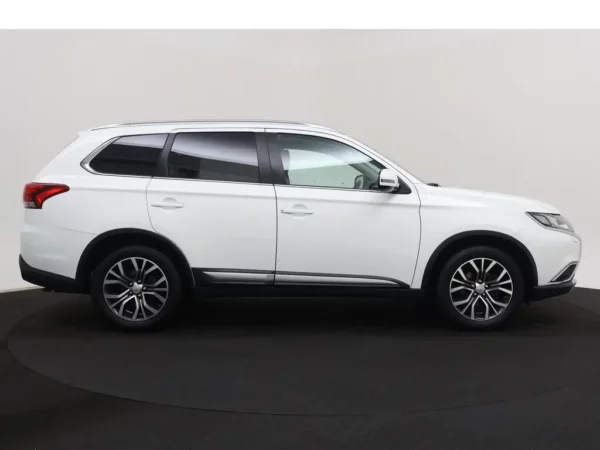 Photo 24 of 26 of JMBXTGF7WGZ002412 Mitsubishi Outlander 2.0 Aut. Executive Ed 7 Persoons Nav