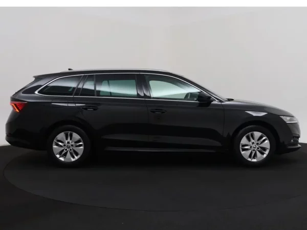 Photo 24 of 26 of TMBJP7NX2MY136328 Skoda Octavia Combi 1.0 TSI Business Edition