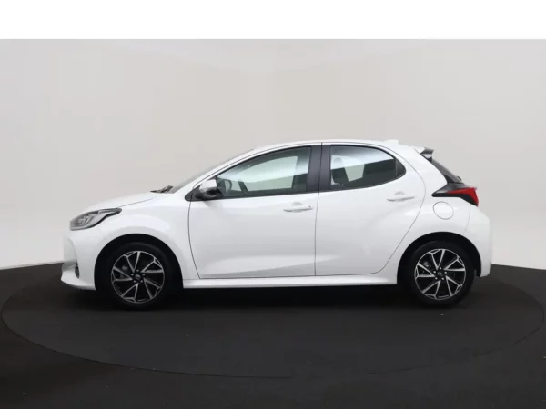 Photo 24 of 27 of YARKBAC3200180897 Toyota Yaris 1.5 Hybrid Dynamic 5-drs Hatchb