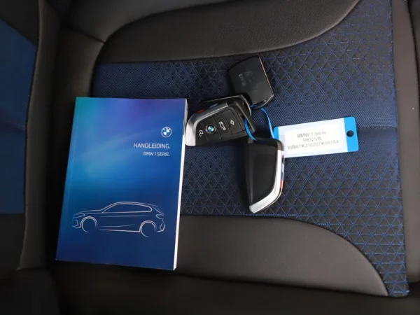 Photo 24 of 28 of WBA7K310207K99164 BMW 1-serie 118i Aut. Business Edition 5-drs Hatchb.