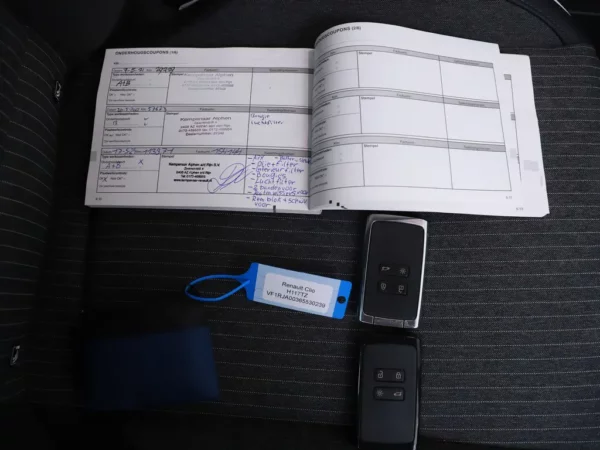 Photo 24 of 29 of VF1RJA00365530239 Renault Clio 1.0 TCe Intens LED