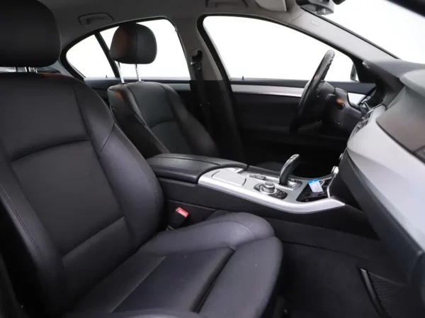 Photo 24 of 30 of WBA5A31080D744552 BMW 5 Serie 520i Aut. Last Minute Edition 4-drs Sedan