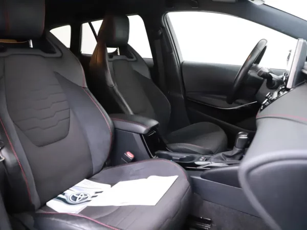 Photo 24 of 31 of SB1Z93BE40E063357 Toyota Corolla Touring Sports 1.8 Hybrid Executive