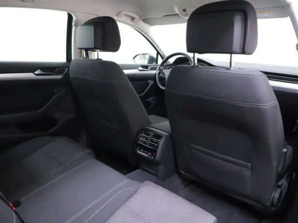 Photo 24 of 32 of WVWZZZ3CZJE179289 Volkswagen Passat 1.4 TSI ACT Comfortline 4-drs Sedan