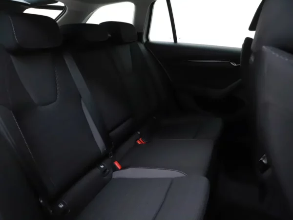 Photo 24 of 33 of TMBJP8NX0RY146191 Skoda Octavia Combi 1.0 TSI Business Edition