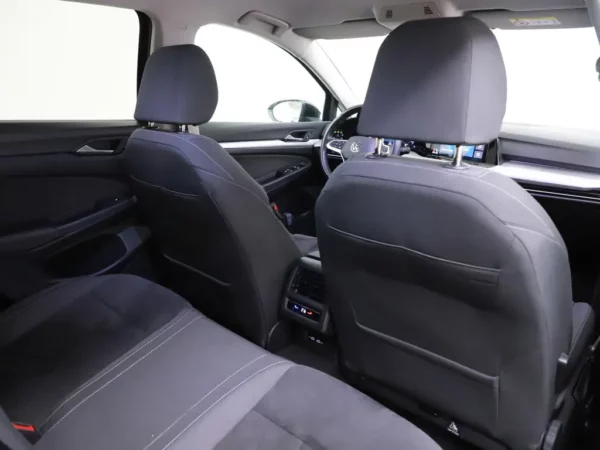 Photo 24 of 33 of WVWZZZCD2PW528663 Volkswagen GOLF Variant 1.0 eTSI Life Business