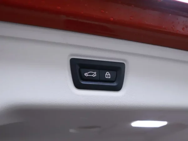 Photo 24 of 34 of WBA6N31060FL56510 BMW 3 Serie Touring 330e Business Edition Plus LED