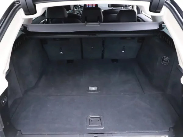 Photo 24 of 34 of WBAJL11080BC88242 BMW 5 Serie Touring 520i High Executive 5-drs Combi