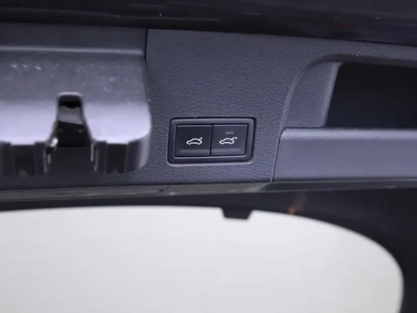 Photo 24 of 37 of WVWZZZ3HZJE515000 Volkswagen Arteon 1.5 TSI DSG R-Line