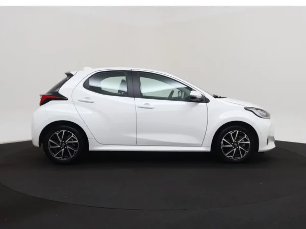 Photo 25 of 27 of YARKBAC3200180897 Toyota Yaris 1.5 Hybrid Dynamic 5-drs Hatchb