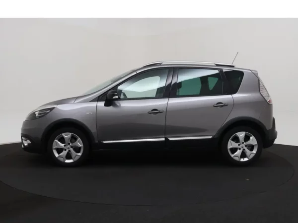 Photo 25 of 28 of VF1JZD6J651900354 Renault Scénic Xmod 1.2 TCe Bose Alcantare