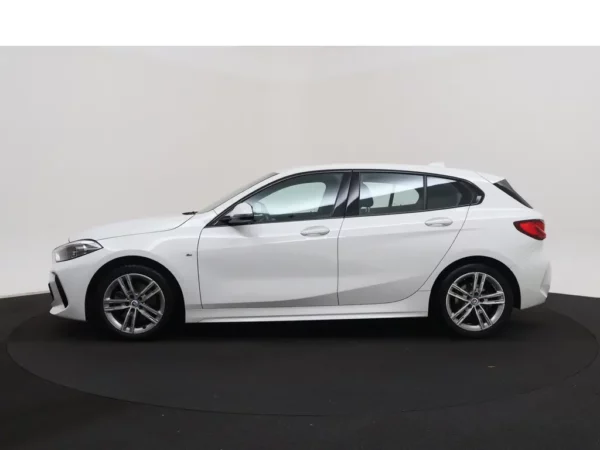 Photo 25 of 28 of WBA7K310207K99164 BMW 1-serie 118i Aut. Business Edition 5-drs Hatchb.