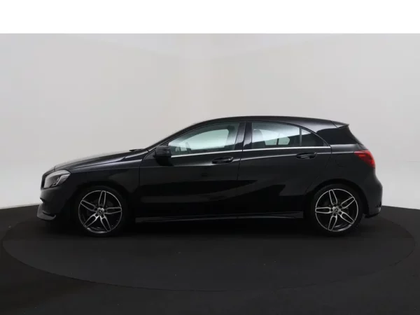 Photo 25 of 28 of WDD1760421J761277 Mercedes-Benz A-Klasse 180 Aut. AMG LED