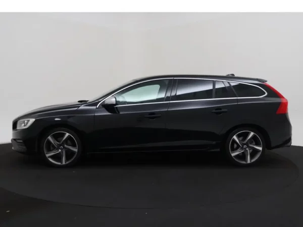 Photo 25 of 28 of YV1FW45HBF1260589 Volvo V60 1.6 T3 R-Design Cruise Ecc