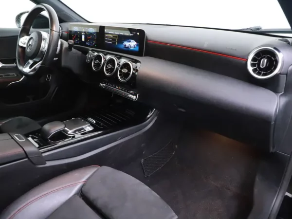 Photo 25 of 30 of WDD1771871J141650 Mercedes-Benz A-Klasse 200 Aut. Business Solution AMG