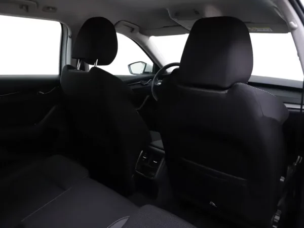 Photo 25 of 33 of TMBJP8NX0RY146191 Skoda Octavia Combi 1.0 TSI Business Edition