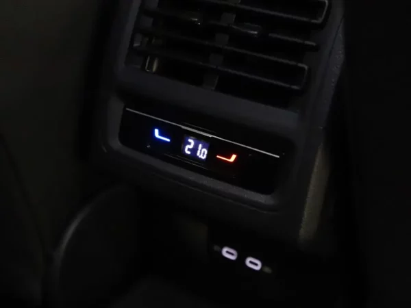 Photo 25 of 33 of WVWZZZCD2PW528663 Volkswagen GOLF Variant 1.0 eTSI Life Business