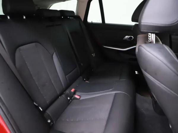 Photo 25 of 34 of WBA6N31060FL56510 BMW 3 Serie Touring 330e Business Edition Plus LED