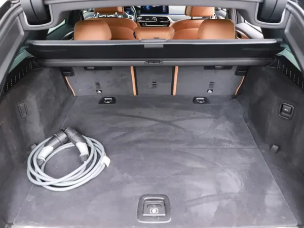 Photo 25 of 35 of WBA11CG000CL71888 BMW 5 Serie Touring 530e Business Edition Plus M-Pack