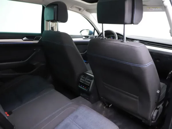 Photo 25 of 35 of WVWZZZ3CZHE054129 Volkswagen Passat Variant 1.4 TSI GTE Connected