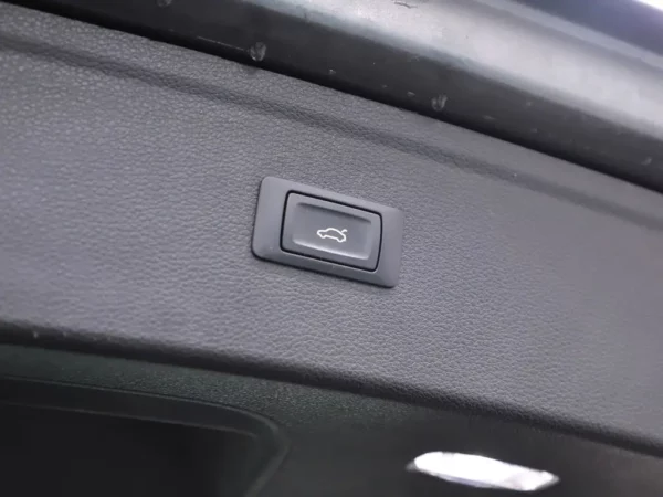 Photo 25 of 39 of WAUZZZFY7H2018880 Audi Q5 2.0 TFSI quattro Design Pro Line Plus LED