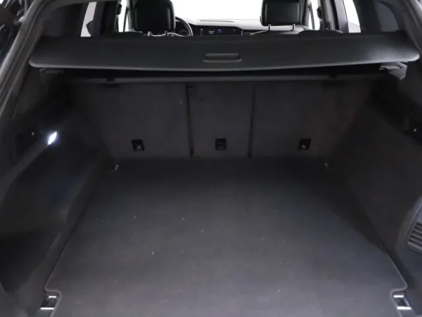 Photo 25 of 41 of WVGZZZCRZKD048400 Volkswagen Touareg 3.0 TSI R-Line Pano