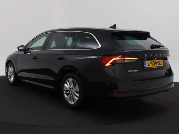 Photo 26 of 26 of TMBJP7NX2MY136328 Skoda Octavia Combi 1.0 TSI Business Edition