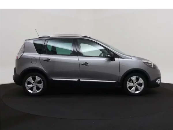 Photo 26 of 28 of VF1JZD6J651900354 Renault Scénic Xmod 1.2 TCe Bose Alcantare