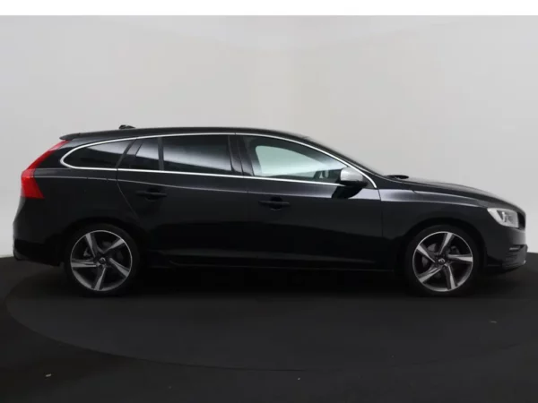 Photo 26 of 28 of YV1FW45HBF1260589 Volvo V60 1.6 T3 R-Design Cruise Ecc