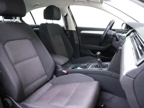 Photo 26 of 32 of WVWZZZ3CZJE179289 Volkswagen Passat 1.4 TSI ACT Comfortline 4-drs Sedan