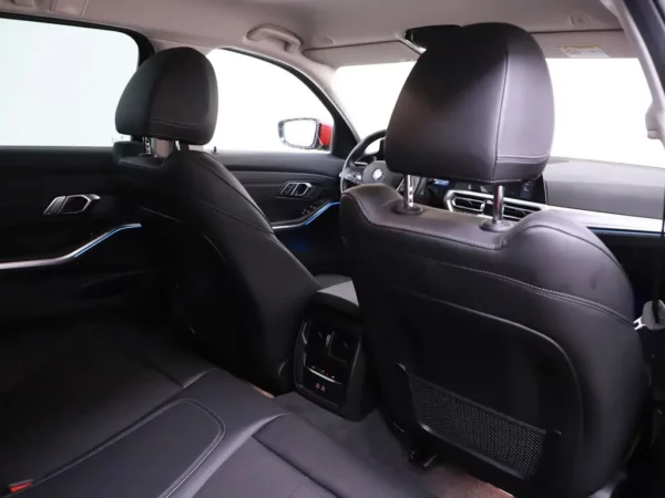 Photo 26 of 34 of WBA6N31060FL56510 BMW 3 Serie Touring 330e Business Edition Plus LED