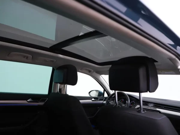 Photo 26 of 35 of WVWZZZ3CZHE054129 Volkswagen Passat Variant 1.4 TSI GTE Connected