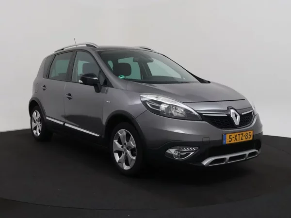 Photo 27 of 28 of VF1JZD6J651900354 Renault Scénic Xmod 1.2 TCe Bose Alcantare