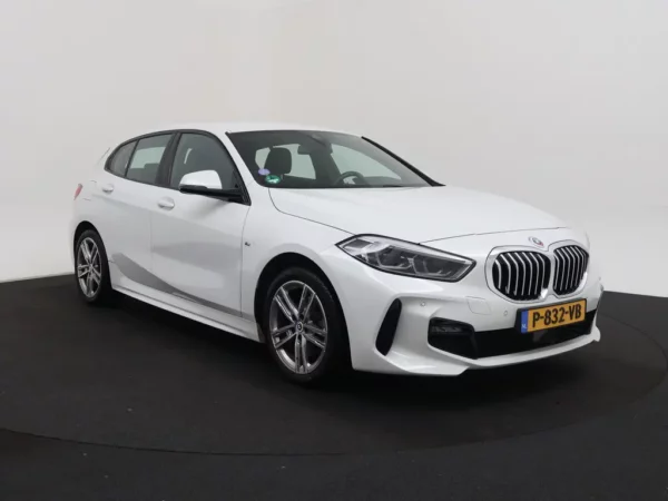 Photo 27 of 28 of WBA7K310207K99164 BMW 1-serie 118i Aut. Business Edition 5-drs Hatchb.