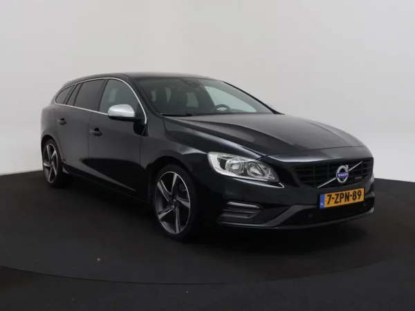 Photo 27 of 28 of YV1FW45HBF1260589 Volvo V60 1.6 T3 R-Design Cruise Ecc