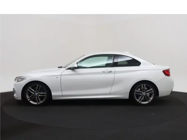 Photo 27 of 30 of WBA2F510X0V663191 BMW 2 Serie Coupé 230i Aut. Centennial High Executive Coupé M-Pack